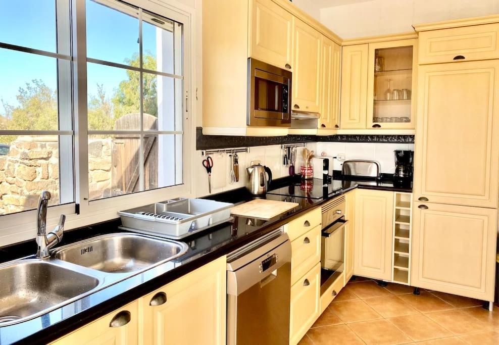 לאחארס Casa Yukka Villa With Heated Pool מראה חיצוני תמונה